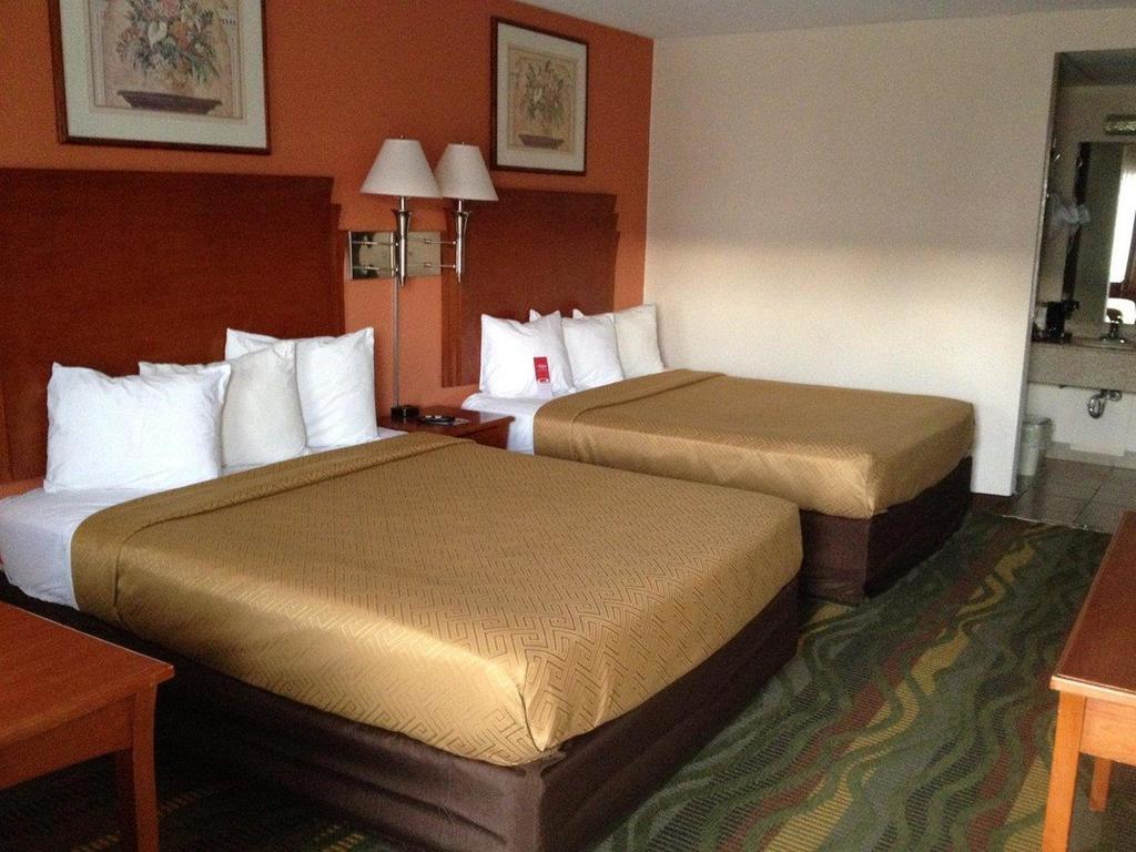 Econo Lodge Mcpherson Zewnętrze zdjęcie