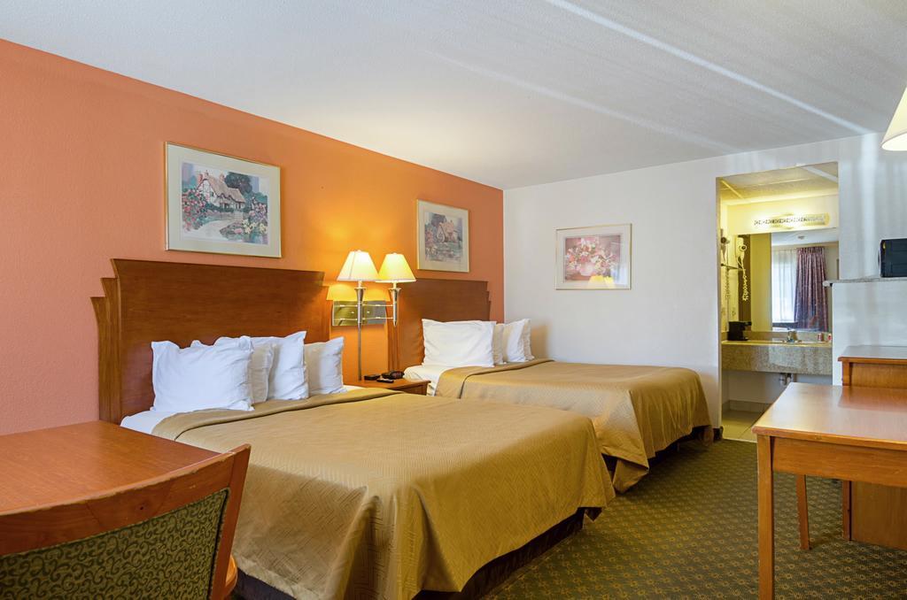 Econo Lodge Mcpherson Zewnętrze zdjęcie