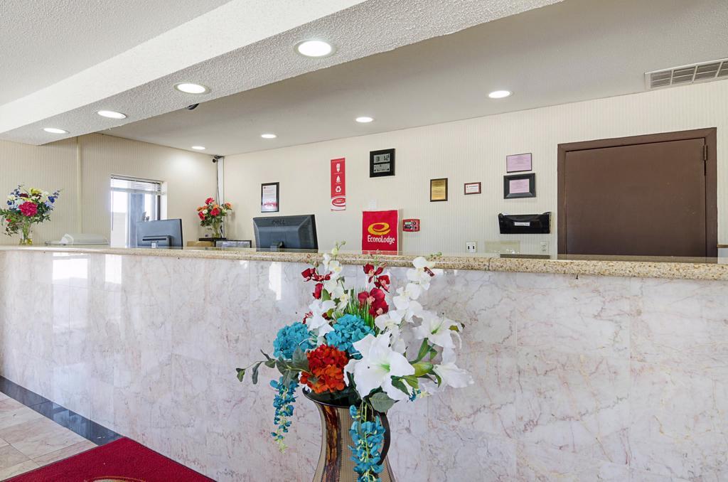 Econo Lodge Mcpherson Zewnętrze zdjęcie