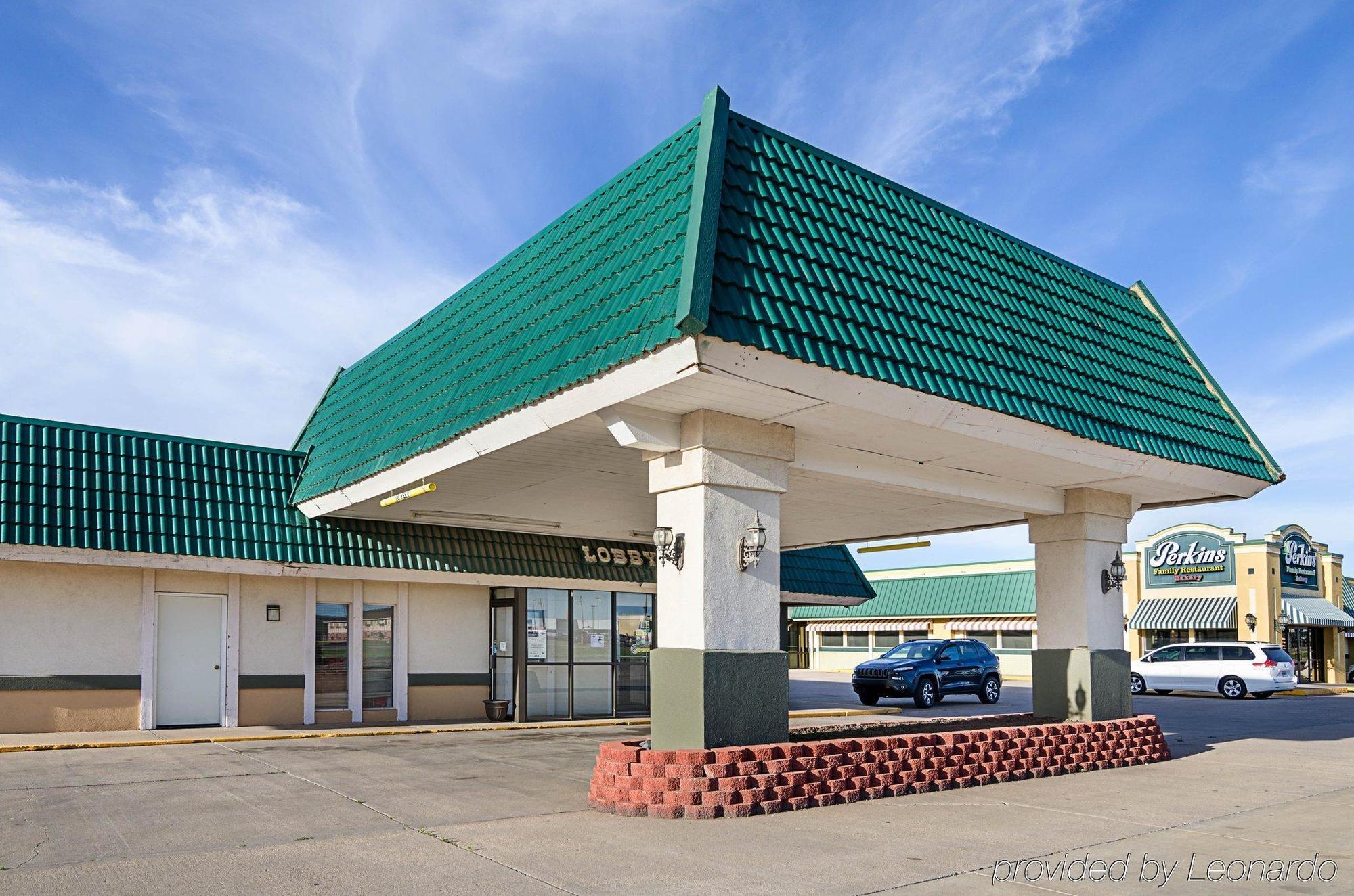 Econo Lodge Mcpherson Zewnętrze zdjęcie
