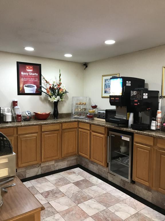 Econo Lodge Mcpherson Zewnętrze zdjęcie