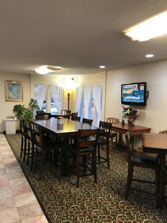 Econo Lodge Mcpherson Zewnętrze zdjęcie