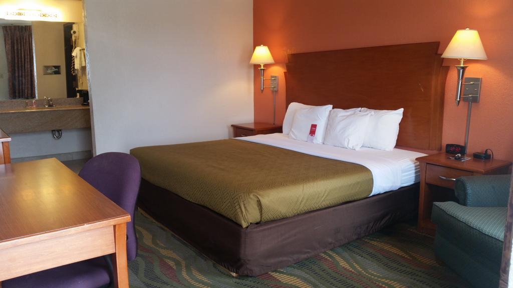 Econo Lodge Mcpherson Zewnętrze zdjęcie
