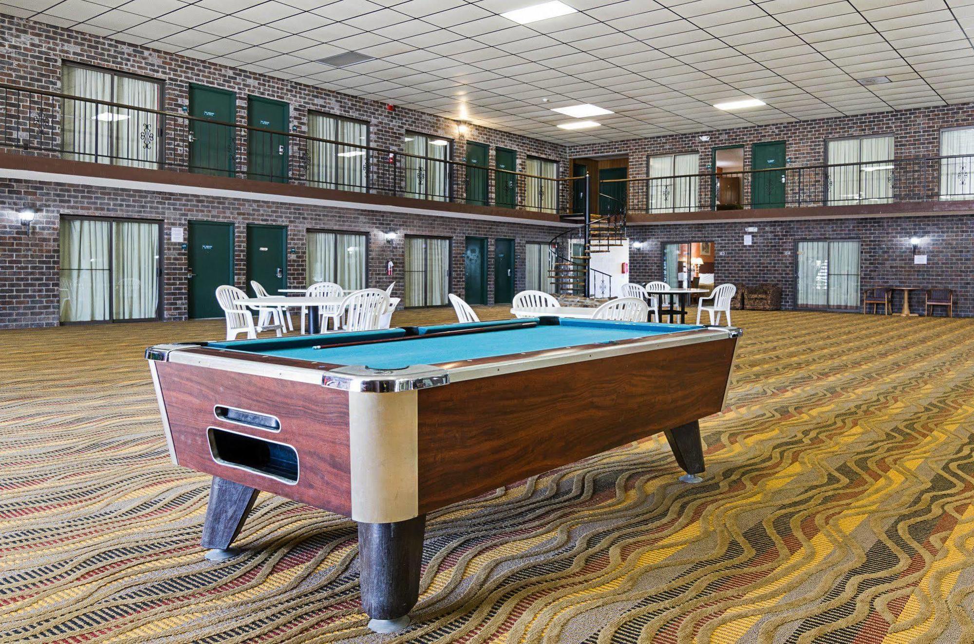 Econo Lodge Mcpherson Zewnętrze zdjęcie